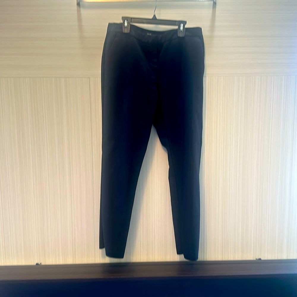 Amanda and Chelsea Black 3/4 Trousers!